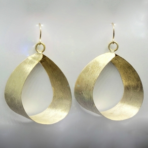 SIGNATURE EARRING DESIGN, In The Wind, Polished Golden