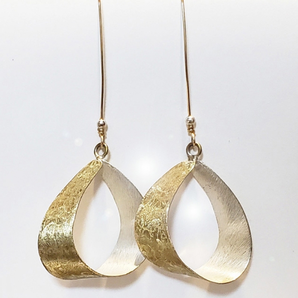 SIGNATURE EARRING DESIGN, In The Wind, Two Tone